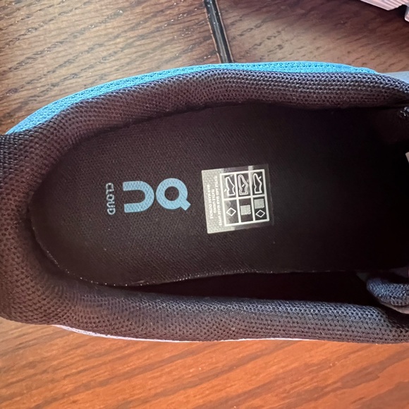 On Running Athletic Sneakers - Picture 5 of 6